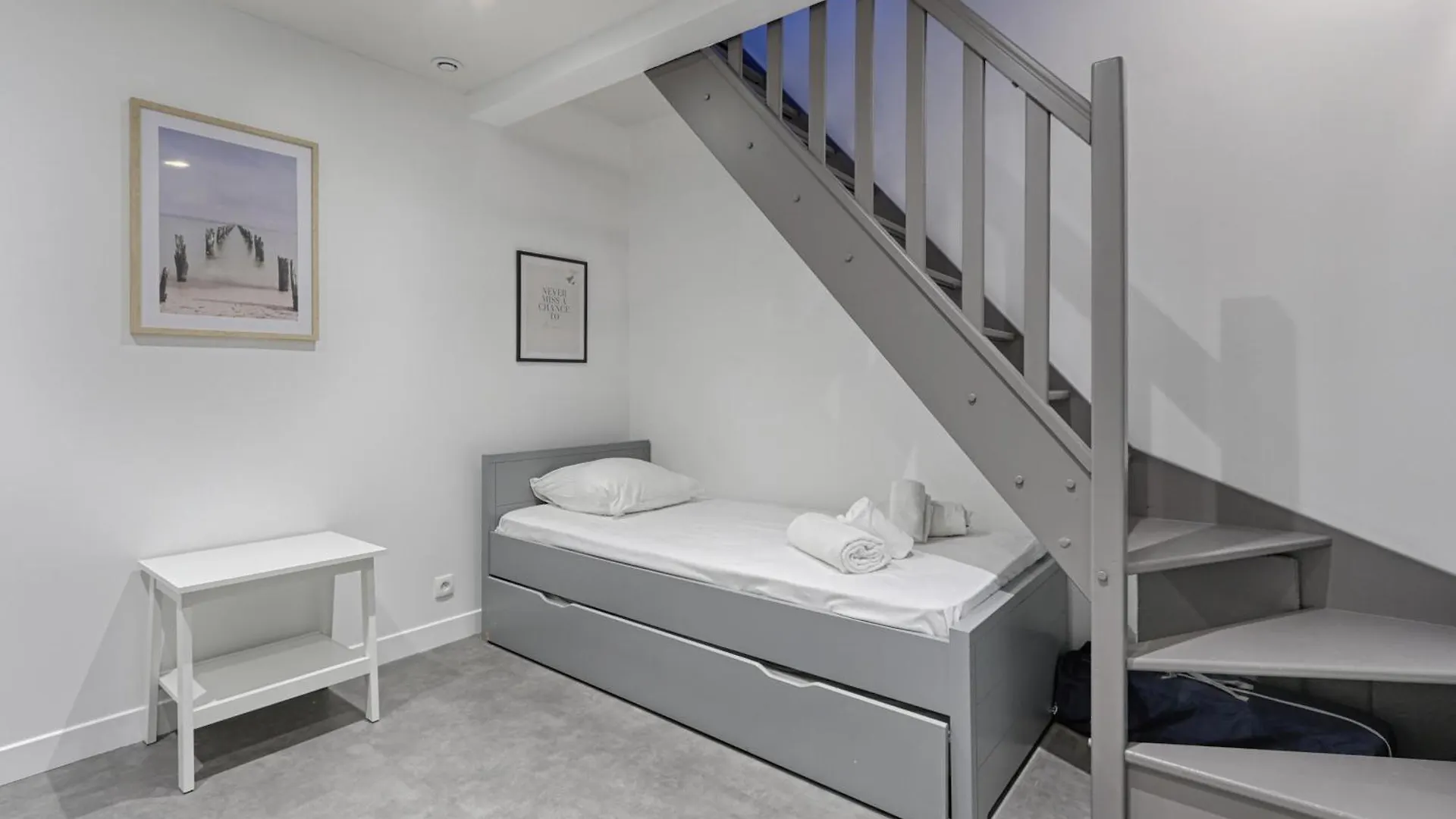 Charming Apartment Heart Of 17Th Париж