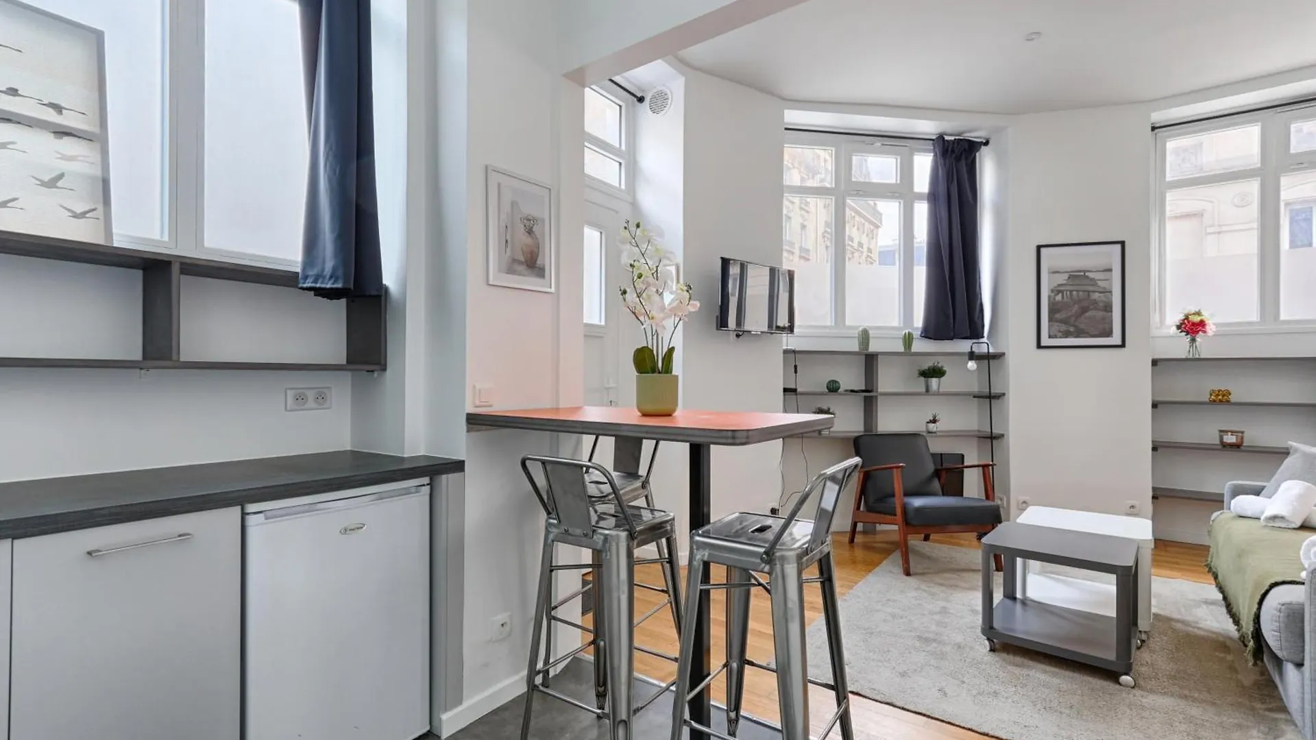 Charming Apartment Heart Of 17Th Париж