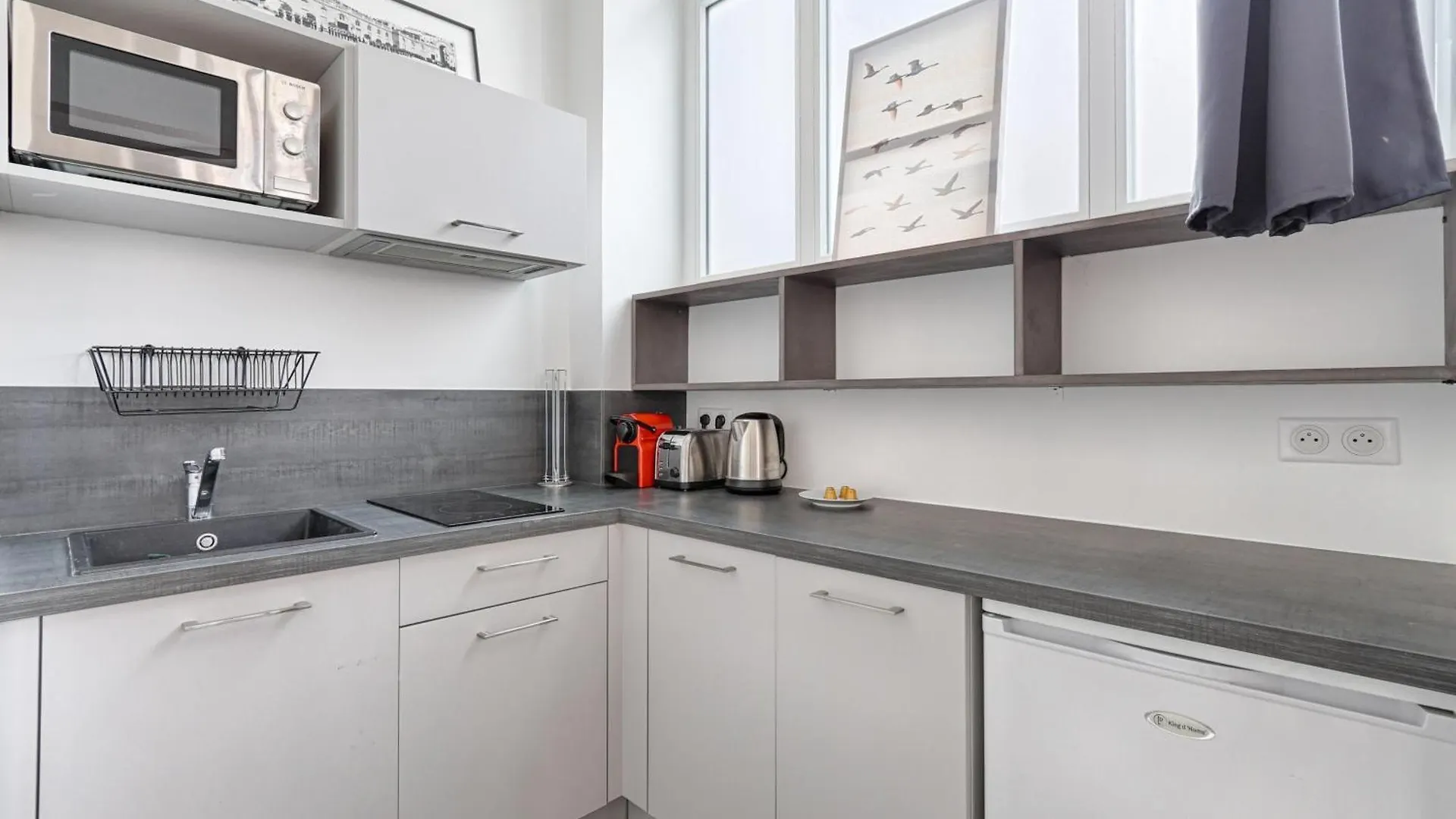 Charming Apartment Heart Of 17Th Париж 0*,  Франция
