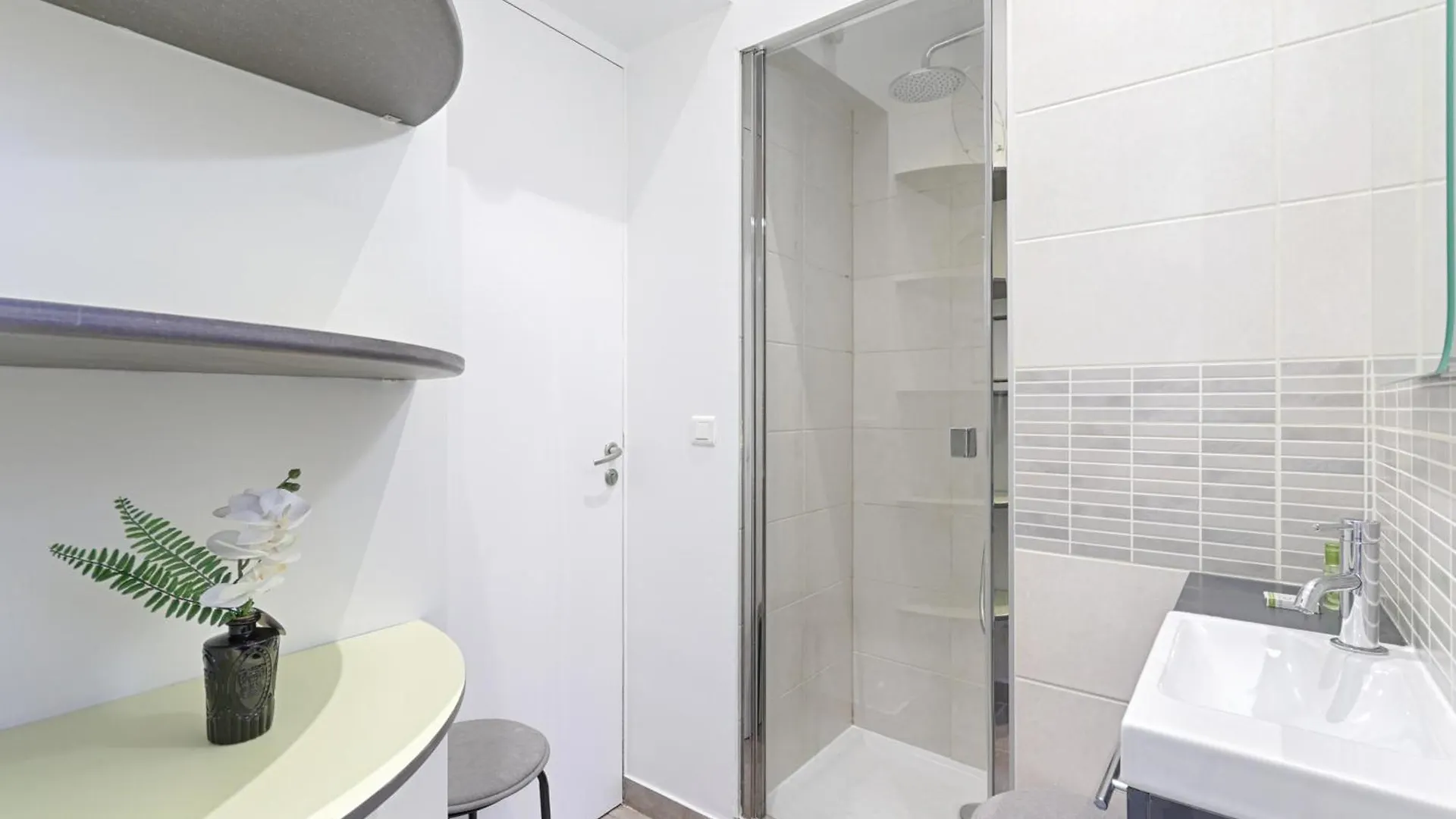 Charming Apartment Heart Of 17Th Париж